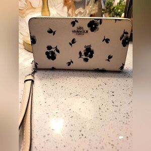 Coach brand new zippy wallet with wristlet attachment